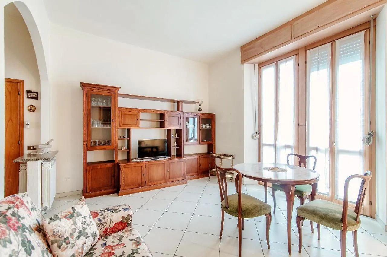 Grand Maison - Con 2 Ampie Camere Da Letto Como 0*,  Italy